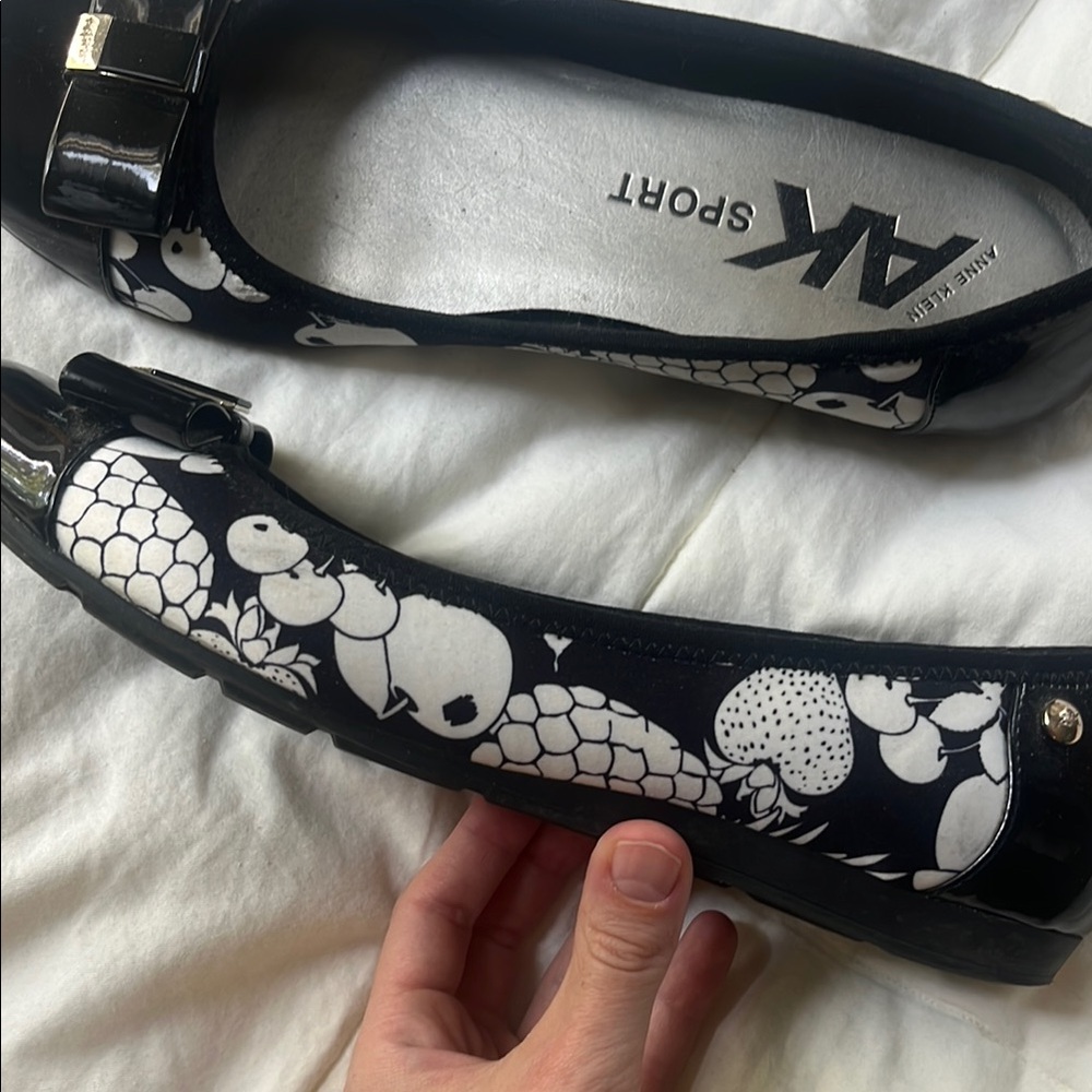 Anne Klein Black Flats with Decorative Bow - Picture 3 of 8